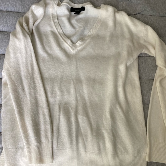 Soft knit white sweater, not too heavy and perfect for cool weather - Picture 2 of 2